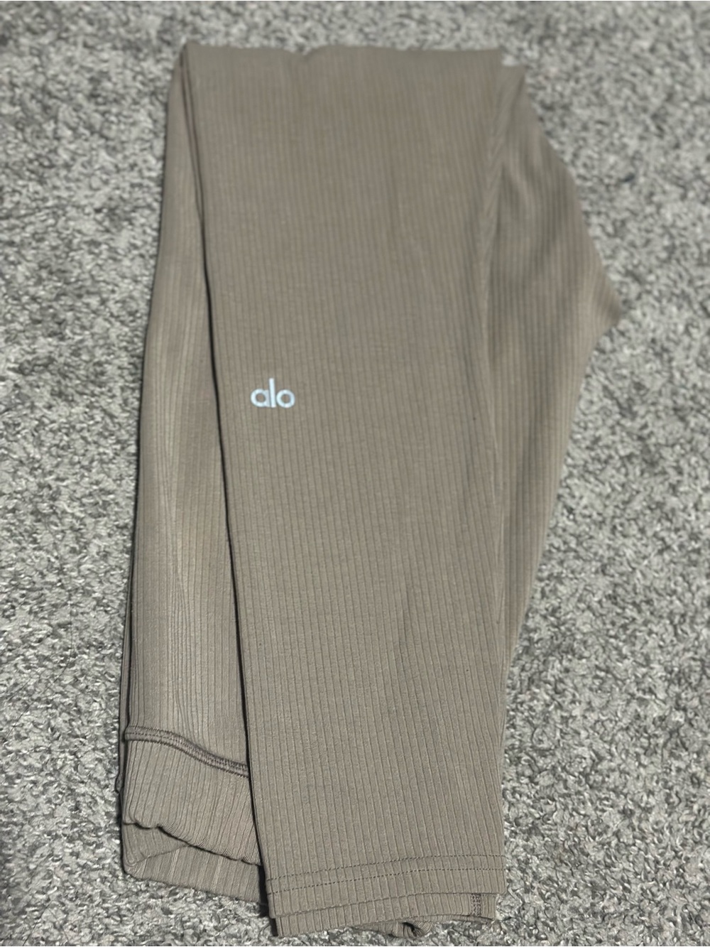 ALO Yoga Ribbed Leggings in Taupe - Picture 4 of 6